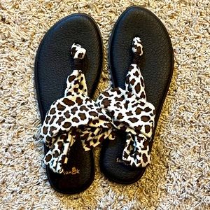 Sanuk Cheetah Print Slingback Sandals Size 10